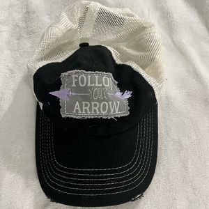 FOLLOW YOUR ARROW WOMEN'S TRUCKER HAT